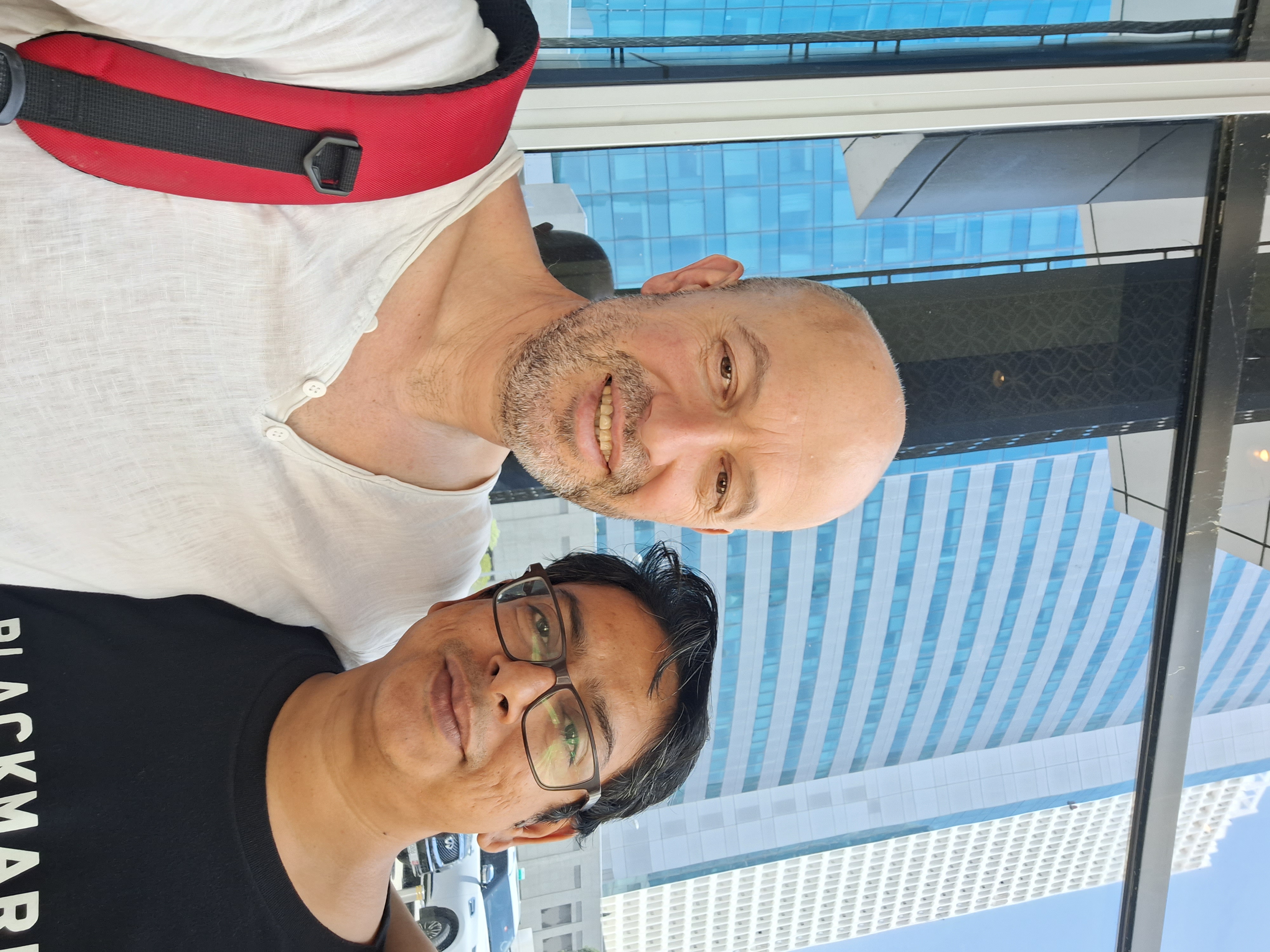 Иван Сабрутов - арт експедиция в Дубай снимка с фен 4